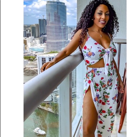 2 piece crop top - Picture 1 of 2